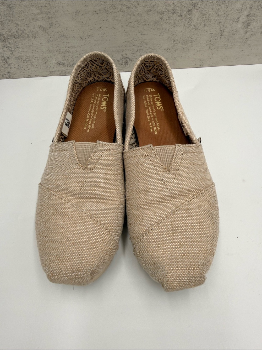 TOMS Classic Canvas Slip-On Flats | Beige | Women’s Size 6.5